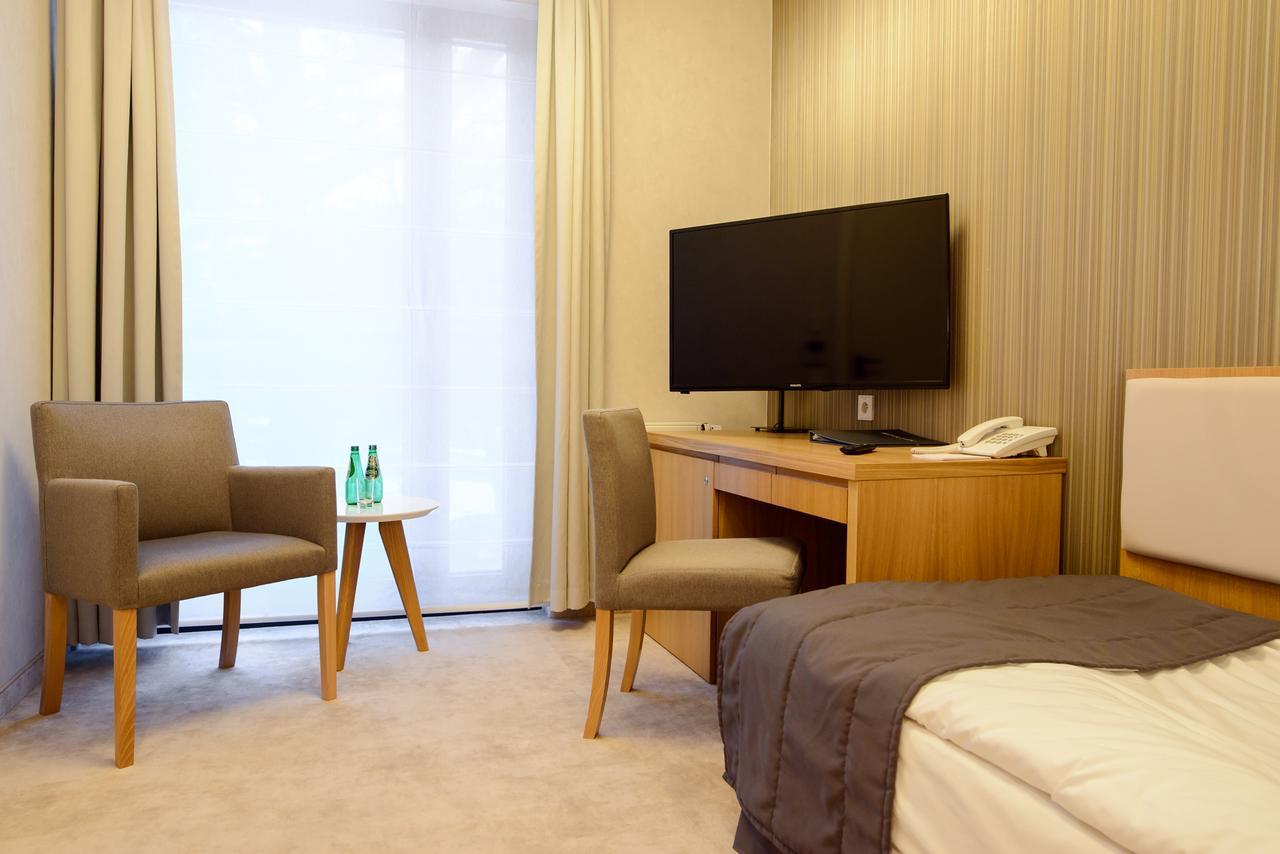 Eva Park Life & Spa Konstancin-Jeziorna Buitenkant foto